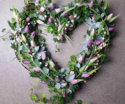 Tulpaner i lila toner